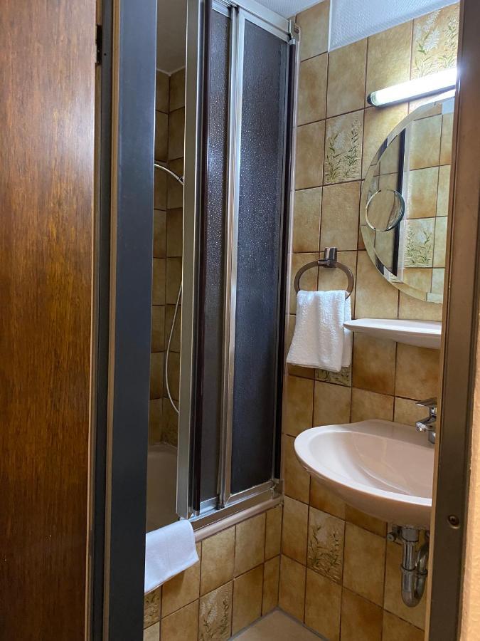Digital Check-In - Stapelhaeuschen Hotel Cologne Luaran gambar
